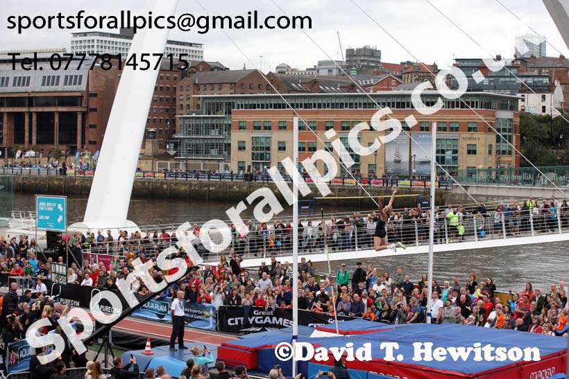 Womens pole vault, 2018 Great North CityGames. Photo: David T. Hewitson/Sports for All Pics